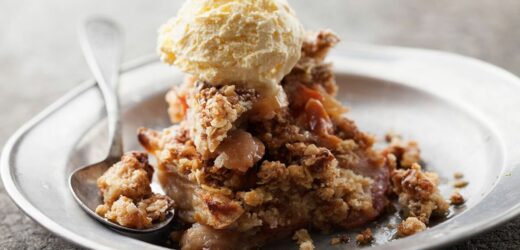 Nigella Lawson’s apple crumble with key ingredient is perfect for autumn